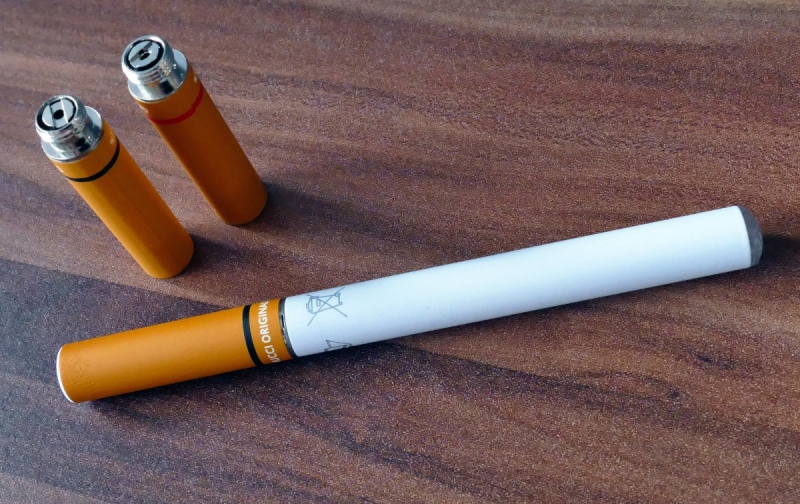 e-cigarette--min_electronic_cigarette_e_cigarette_nicotine_vapor_vaporizer_smoke_tobacco-663282